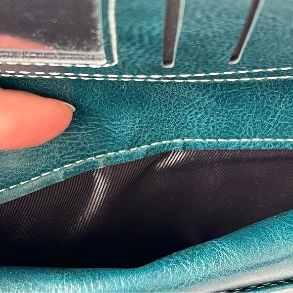 NWOT Ladies Charm Infinite Blue Green Leather Wristlet Wallet - Picture 6 of 9